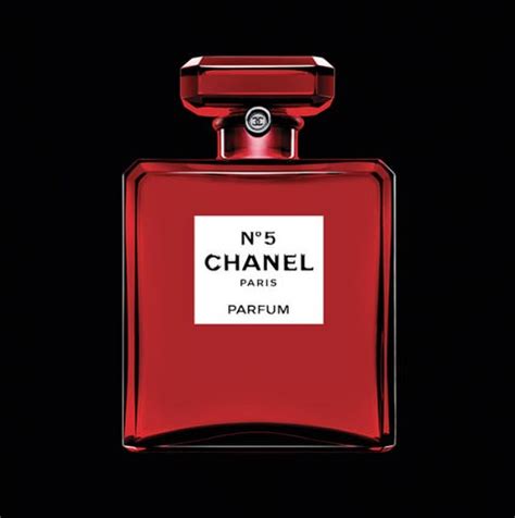 chanel n 5 gola della rossa|Profumo Chanel N 5 la boccetta diventa rossa .